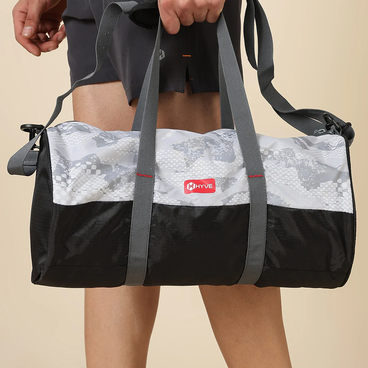 Hyve Training Essential Kit – T-Shirt, Bottle, Socks & Gym Bag Bundle - Image 3
